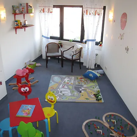 מלון Gustav-stresemann-institut 3*