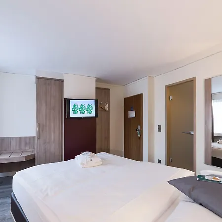 Gustav-stresemann-institut 3*