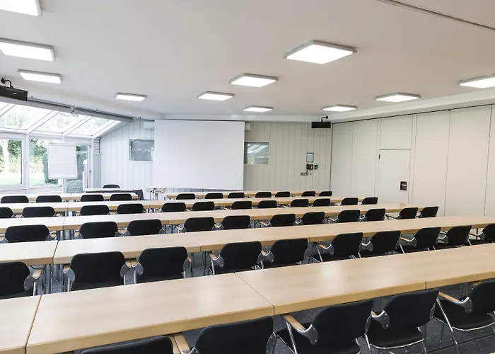 Gustav-stresemann-institut 3*